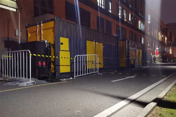 沙湾柴油发电机组的输出电压是如何调节的？