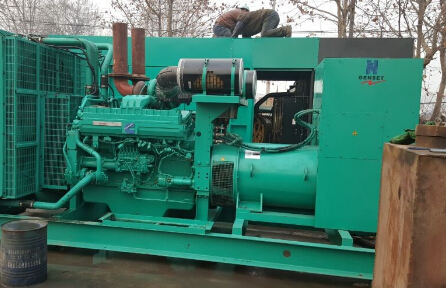 沙湾发电机组如何判断水冷式机油散热器内部是否需要清洗？